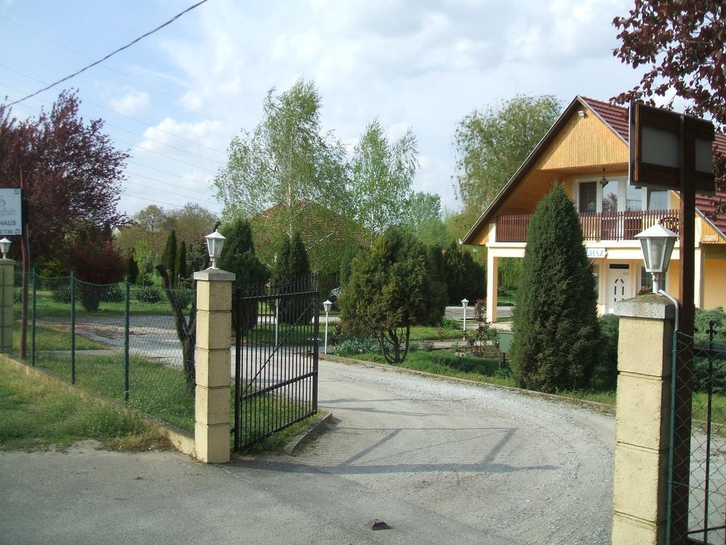 Tó Vendégház Debrecen Exterior foto